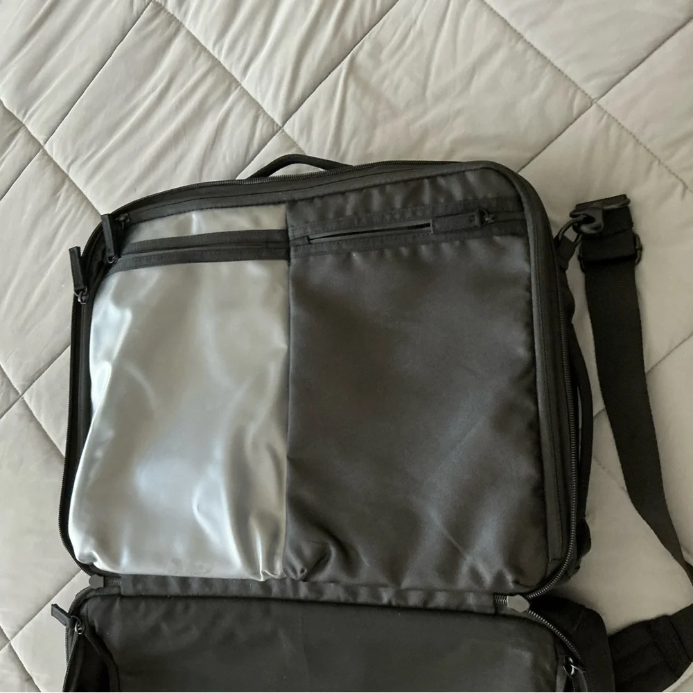 BEIS Ultimate Travel Duffle black- used once